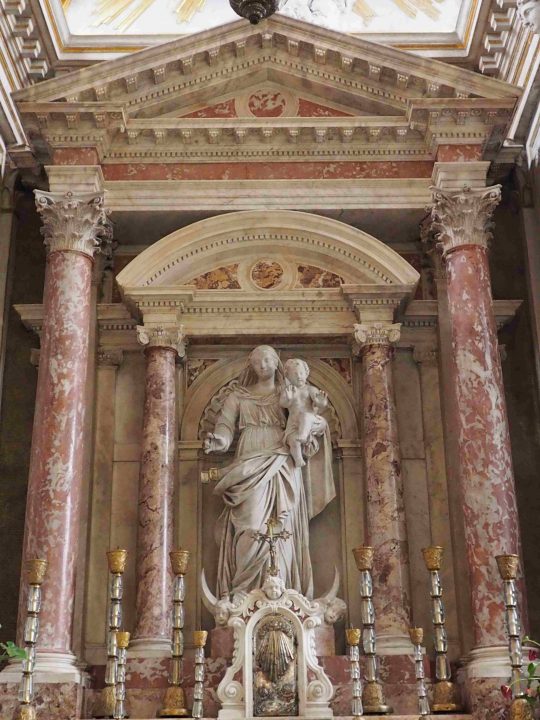 Altar der Maria Vom Berge Karmel mit Skapulier in der Sala Capitolare