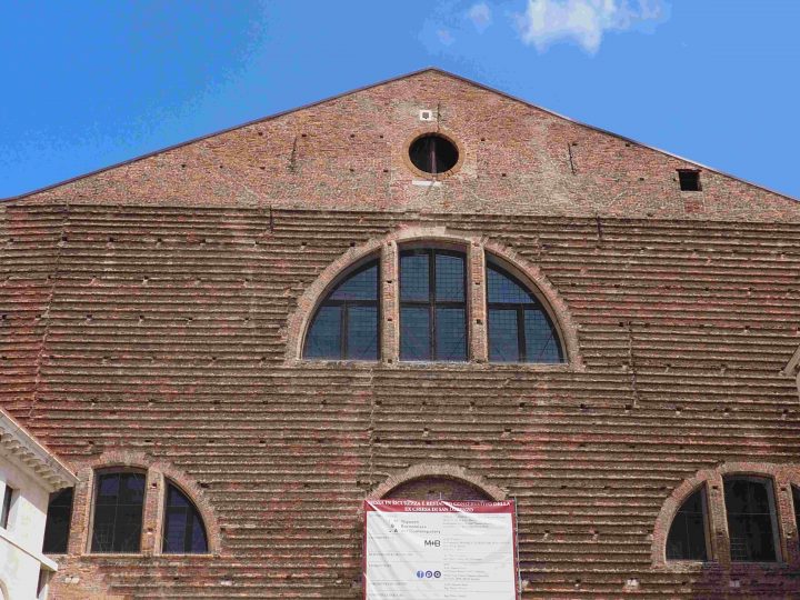 Fassade der Kirche von San Lorenzo