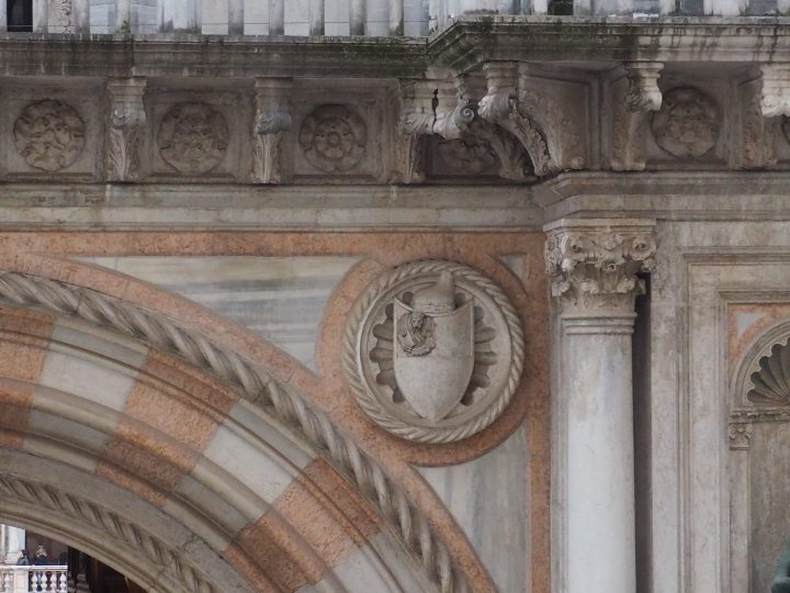 Stemma Foscari, Arco Foscari, Palazzo Ducale