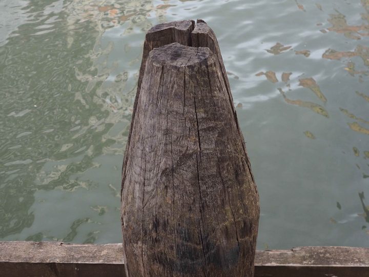 example of a bollard, palina