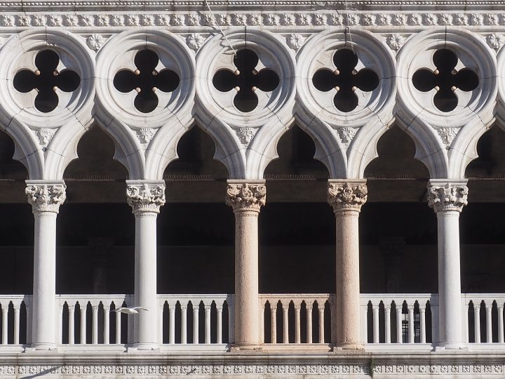 dettaglio della facciata occidentale del Palazzo Ducale