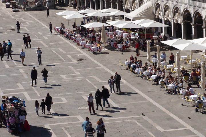 Aussicht vom Balkon der Markuskirche zum Markusplatz