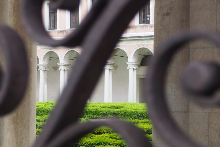 il primo chiostro visto dal sagrado