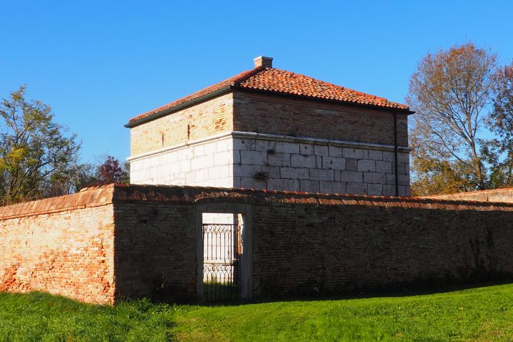 gunpowder magazine made using standard blocks in the eastern part of Lazzaretto Nuovo